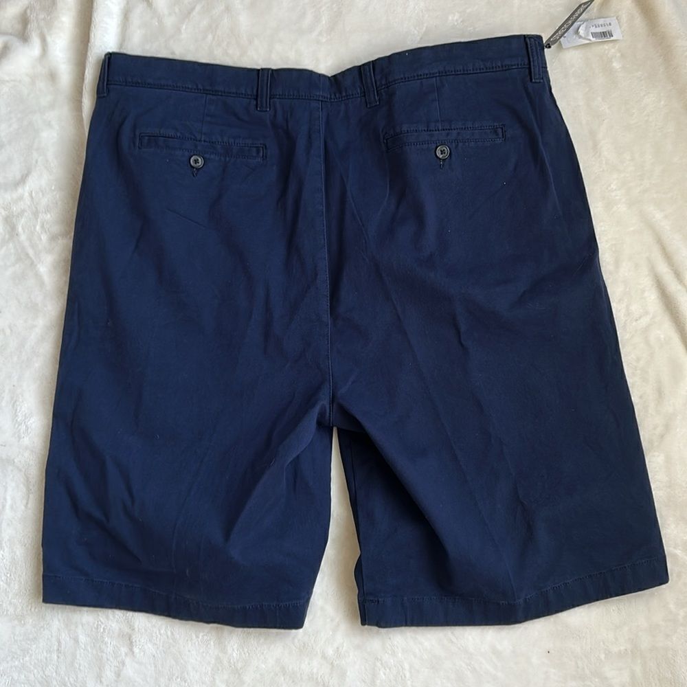 Roundtree & York Navy Flat Front Shorts Tall, size 42, NWT - Picture 2 of 7